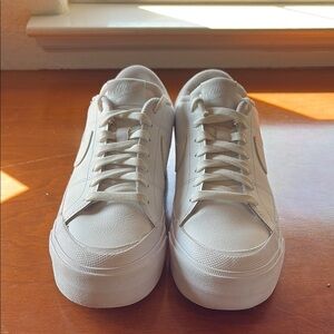 Nike Court Legacy Lift Women’s